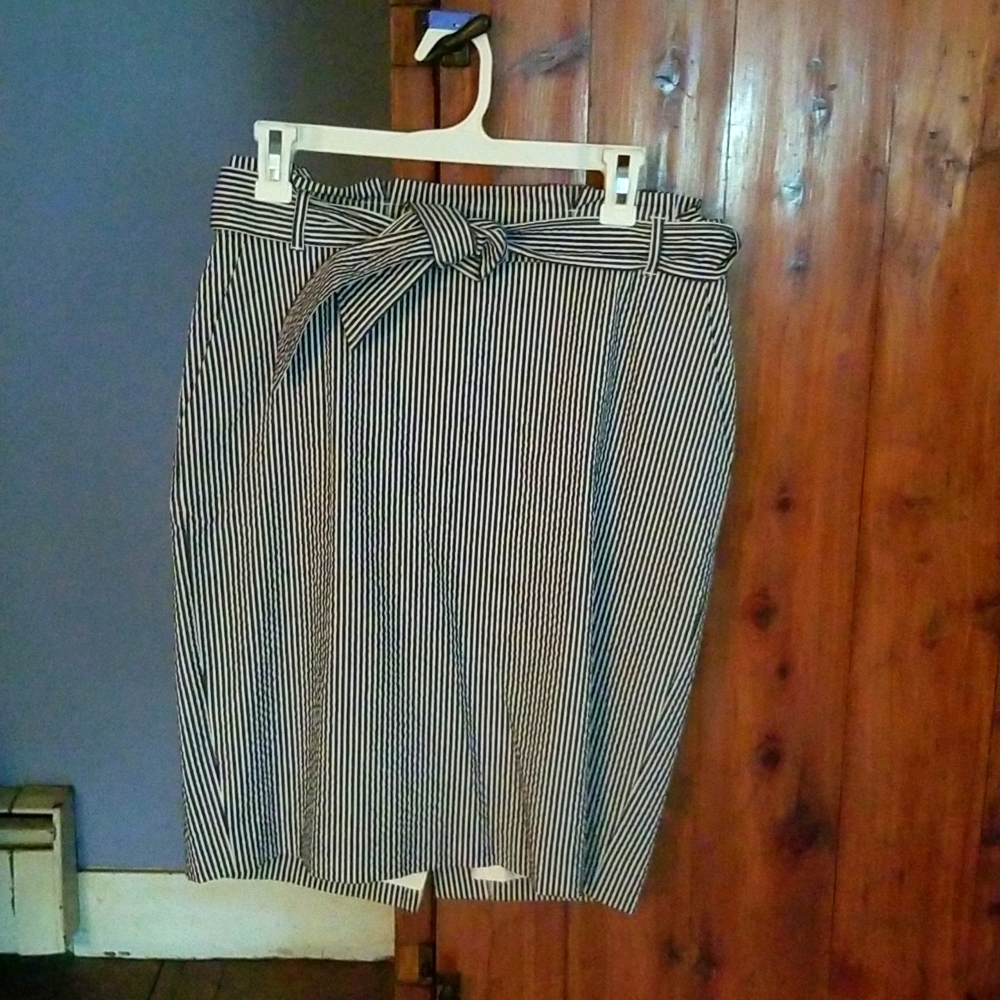 Ann Taylor seersucker skirt.Sz 8 Petite. Worn once